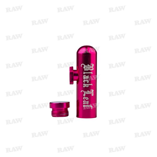 Black Leaf Sniff Bottle – Pink Μπουκαλάκι από ανοδιωμένο αλουμίνιο, κατασκευασμένο με την μέθοδο CNC.  Διαθέτει στο πάνω μέρος του δοσομετρητή για ευκολία χρήσης. Περιλαμβάνει δυο ανταλλακτικά λαστιχάκια.
